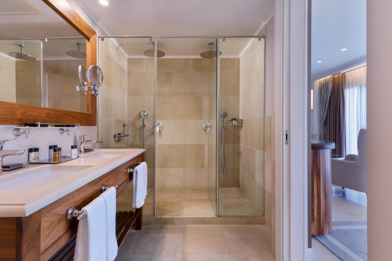 허버트 사무엘 호텔 예루살렘 외부 사진 A shower enclosure