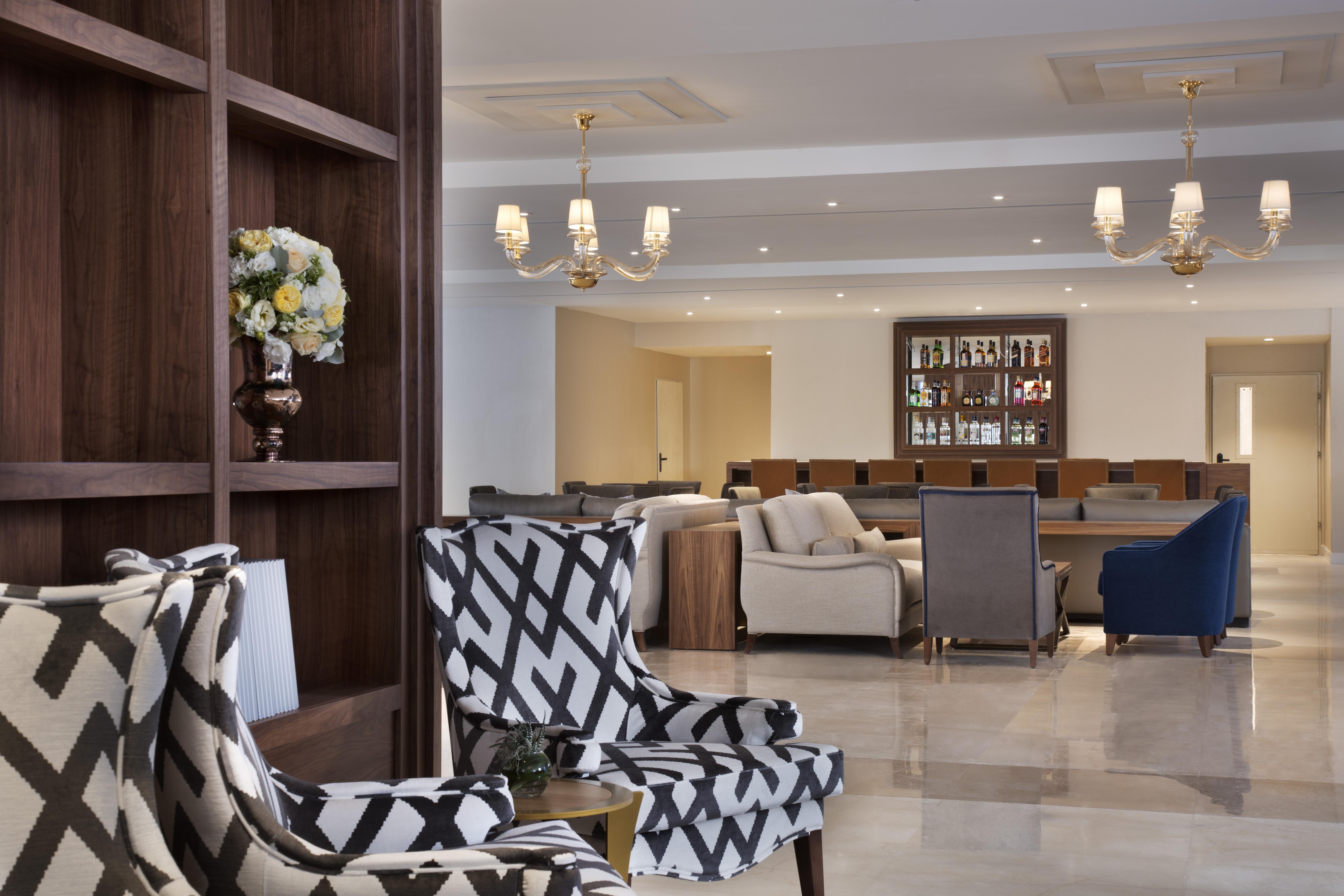 허버트 사무엘 호텔 예루살렘 외부 사진 The lounge at the airport