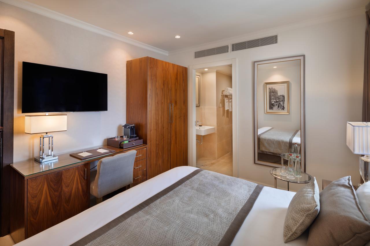 허버트 사무엘 호텔 예루살렘 외부 사진 A room at the hotel