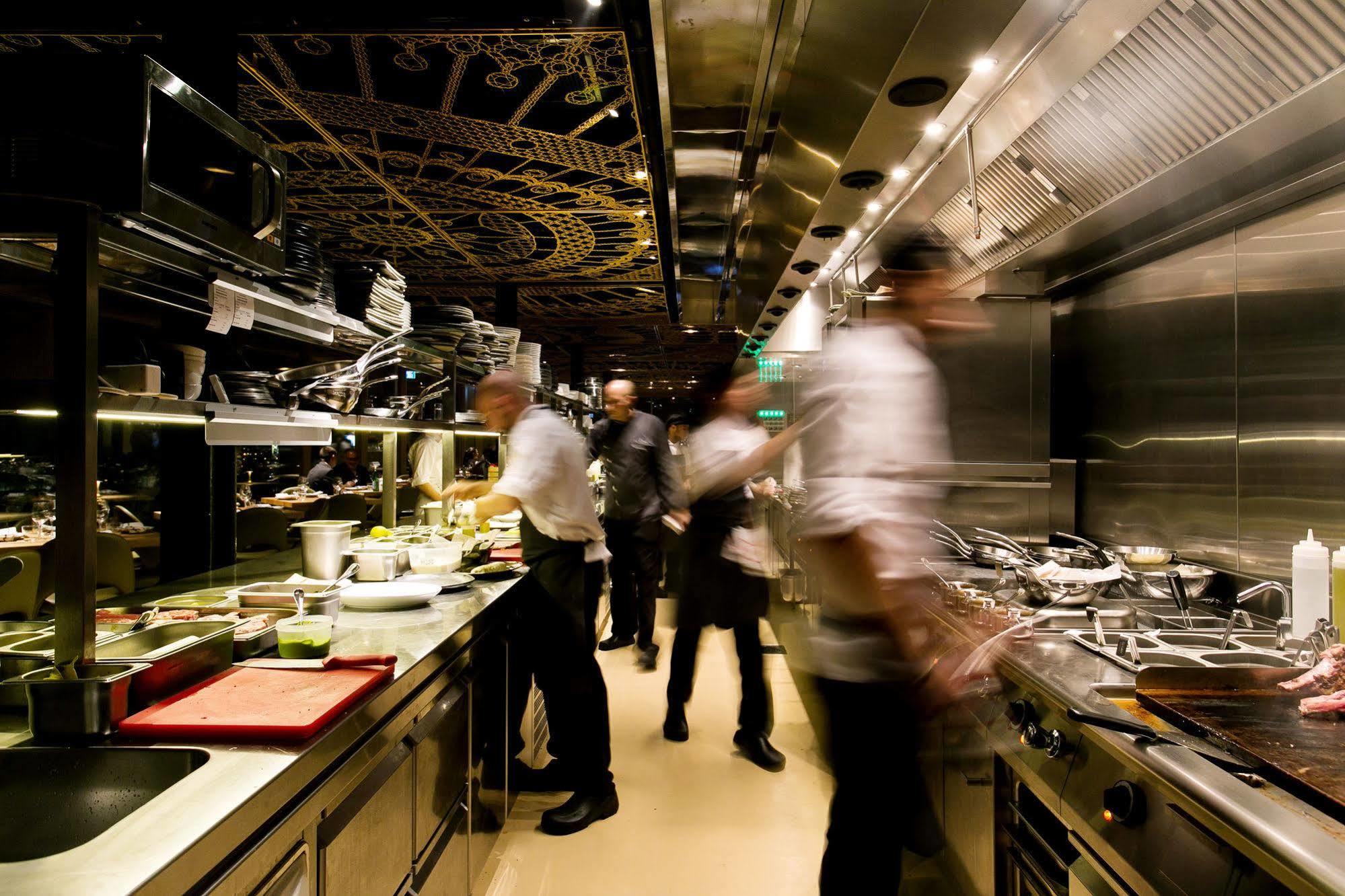 허버트 사무엘 호텔 예루살렘 외부 사진 The kitchen at the restaurant