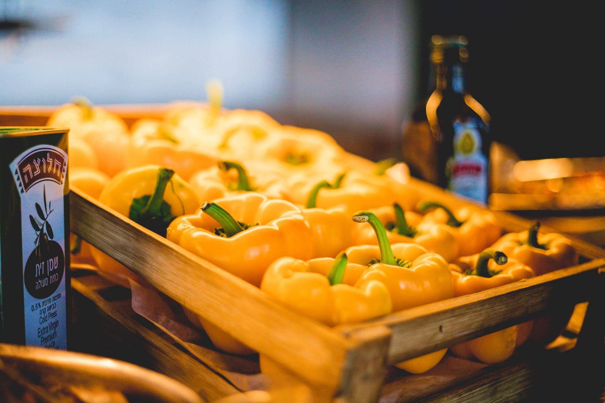 허버트 사무엘 호텔 예루살렘 외부 사진 Yellow bell peppers