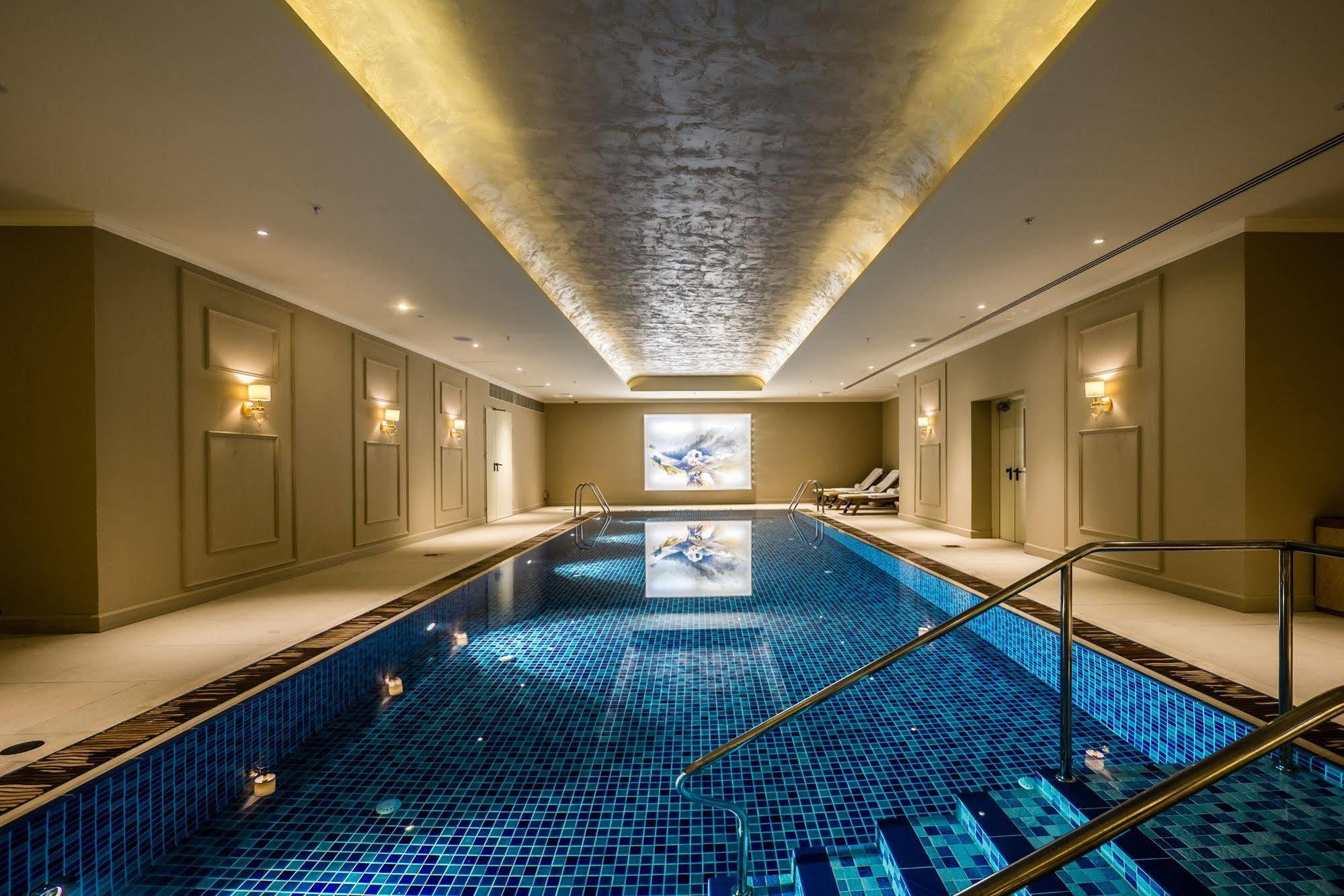허버트 사무엘 호텔 예루살렘 외부 사진 The swimming pool at The Landmark